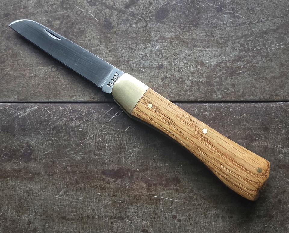 Ergonomic Pocket Knife - Oak