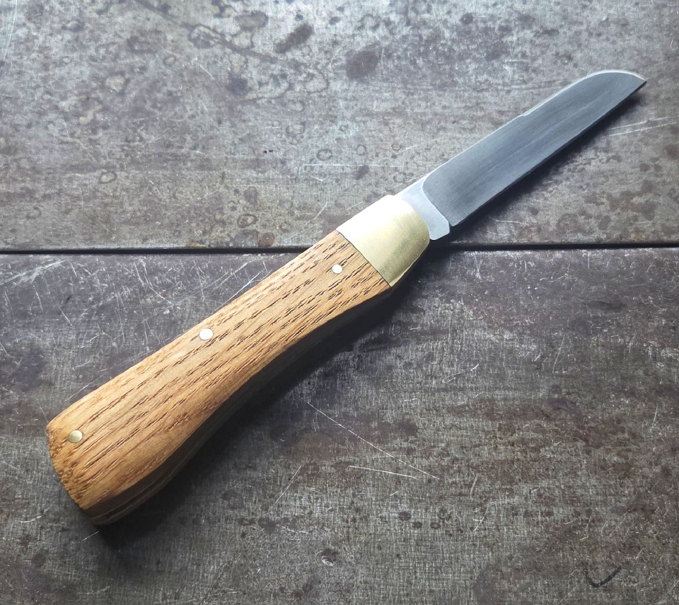 Ergonomic Pocket Knife - Oak - Image 3