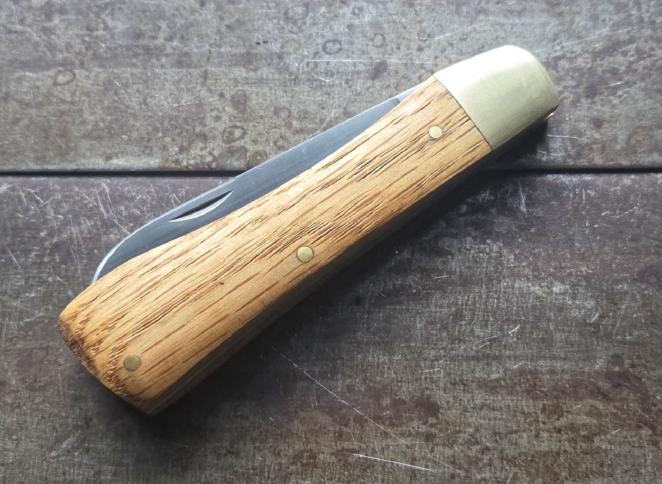 Ergonomic Pocket Knife - Oak - Image 2
